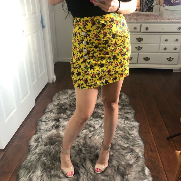 Zara Yellow Floral Mini skirt with Accents - Picture 6 of 7